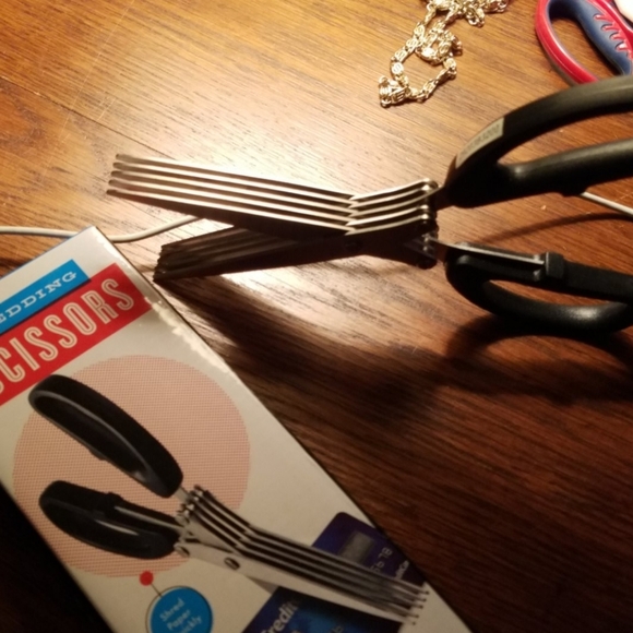 Shredding Scissors 5 Blades - Picture 2 of 4